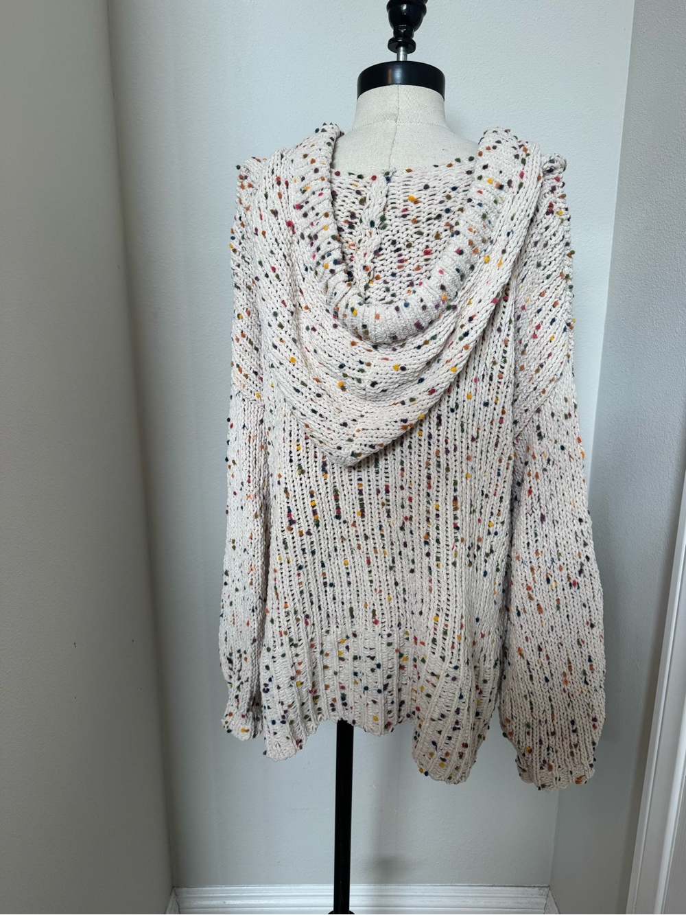 POL Confetti Speckled Cream V-Neck Pullover - Picture 4 of 6